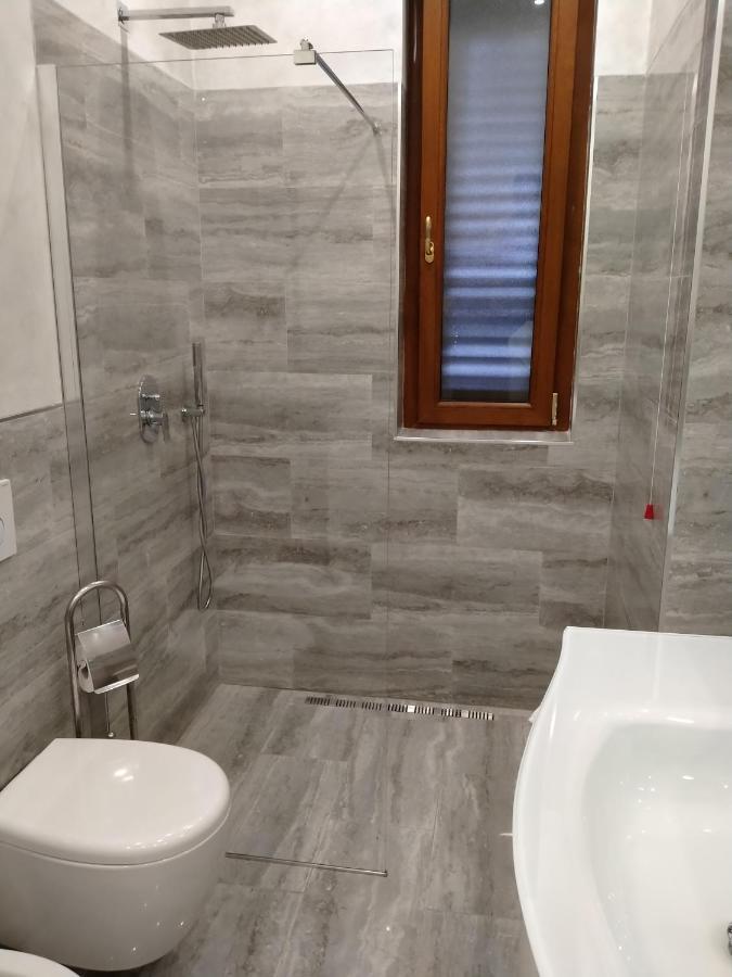 فيلا كوموفي Casa Vacanza Volintiru المظهر الخارجي الصورة