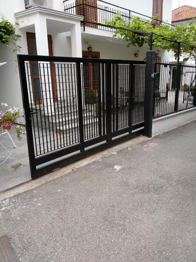 فيلا كوموفي Casa Vacanza Volintiru المظهر الخارجي الصورة